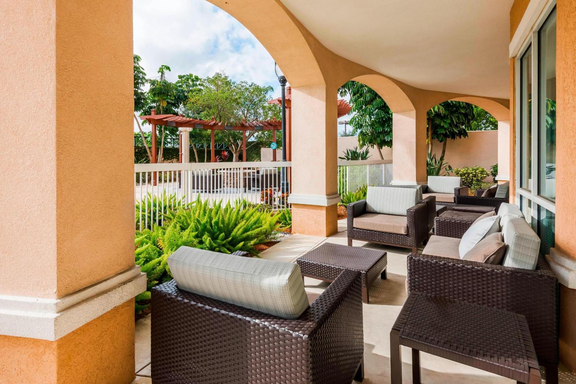 Courtyard Fort Myers At I-75 And Gulf Coast Town Center Estero Luaran gambar